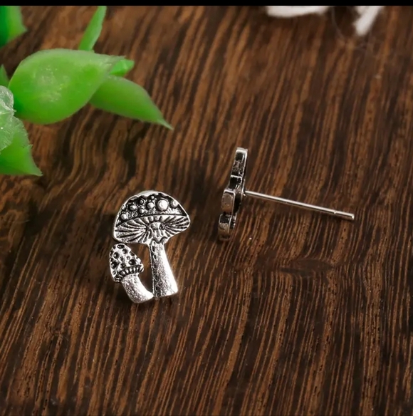 SILVER Mushroom stud earrings minimalist jewelry - Picture 3 of 5